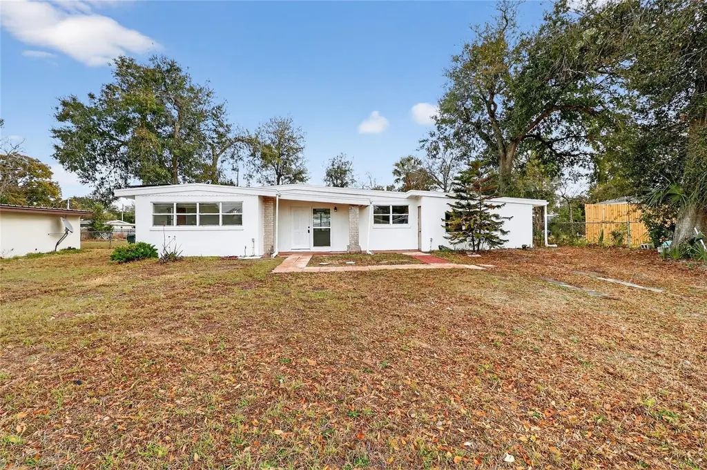 1319 Hillcrest Dr