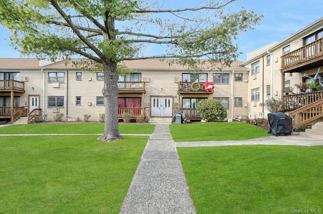 205 Sneden Pl W #205