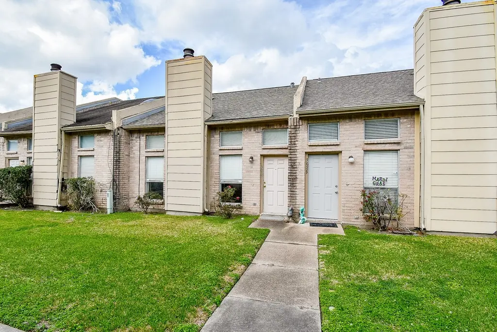 3007 Creekview Dr