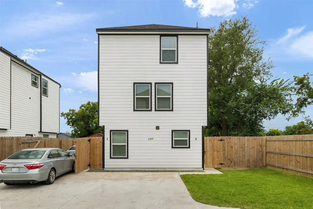 6309 Sandra St