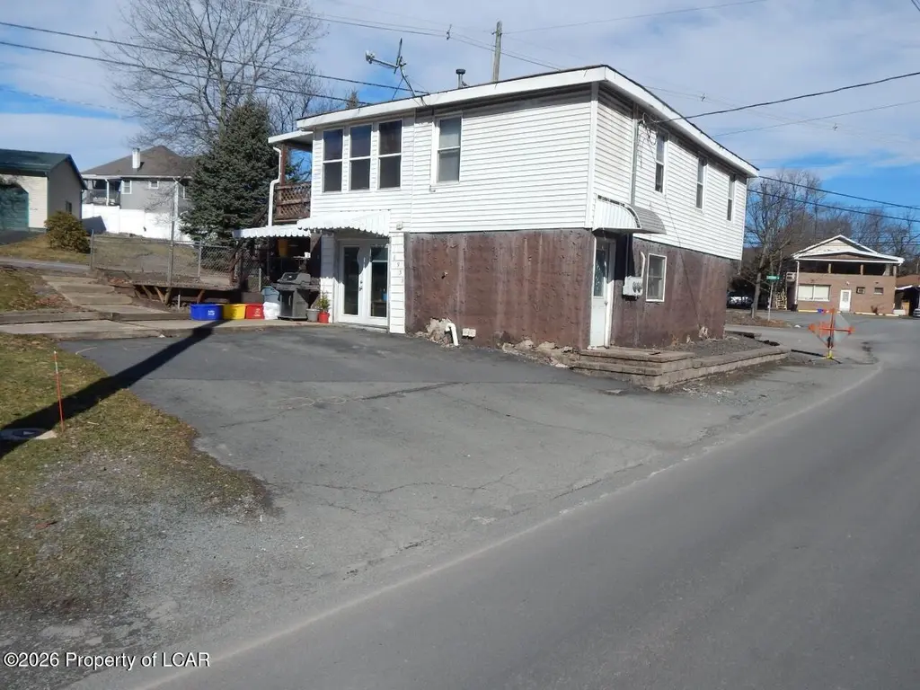 695 Main St