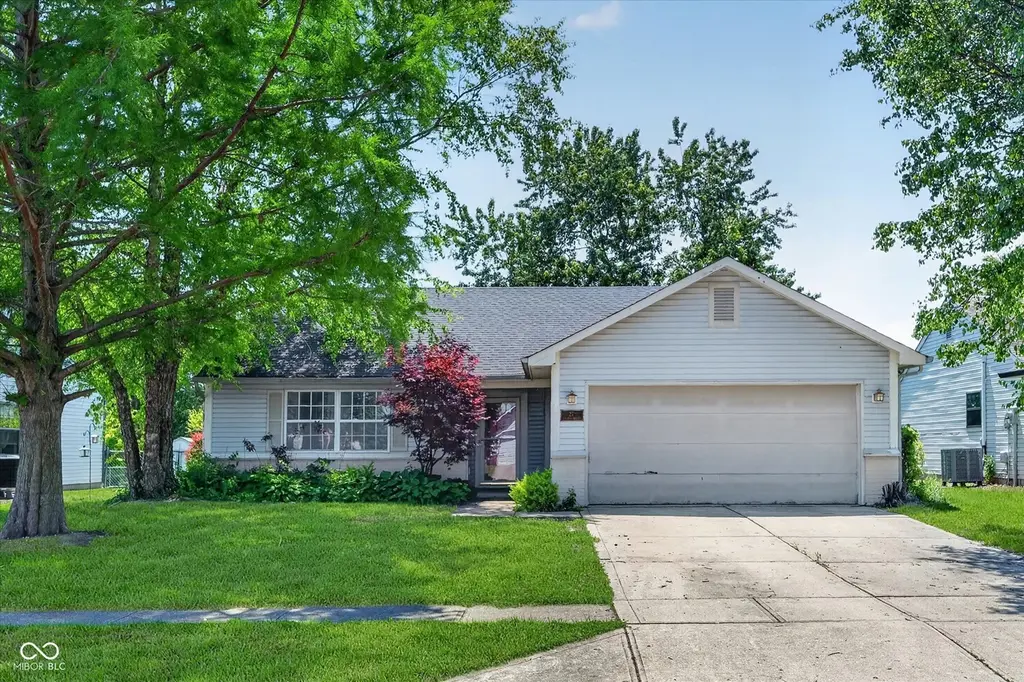 27 Lake Dr S