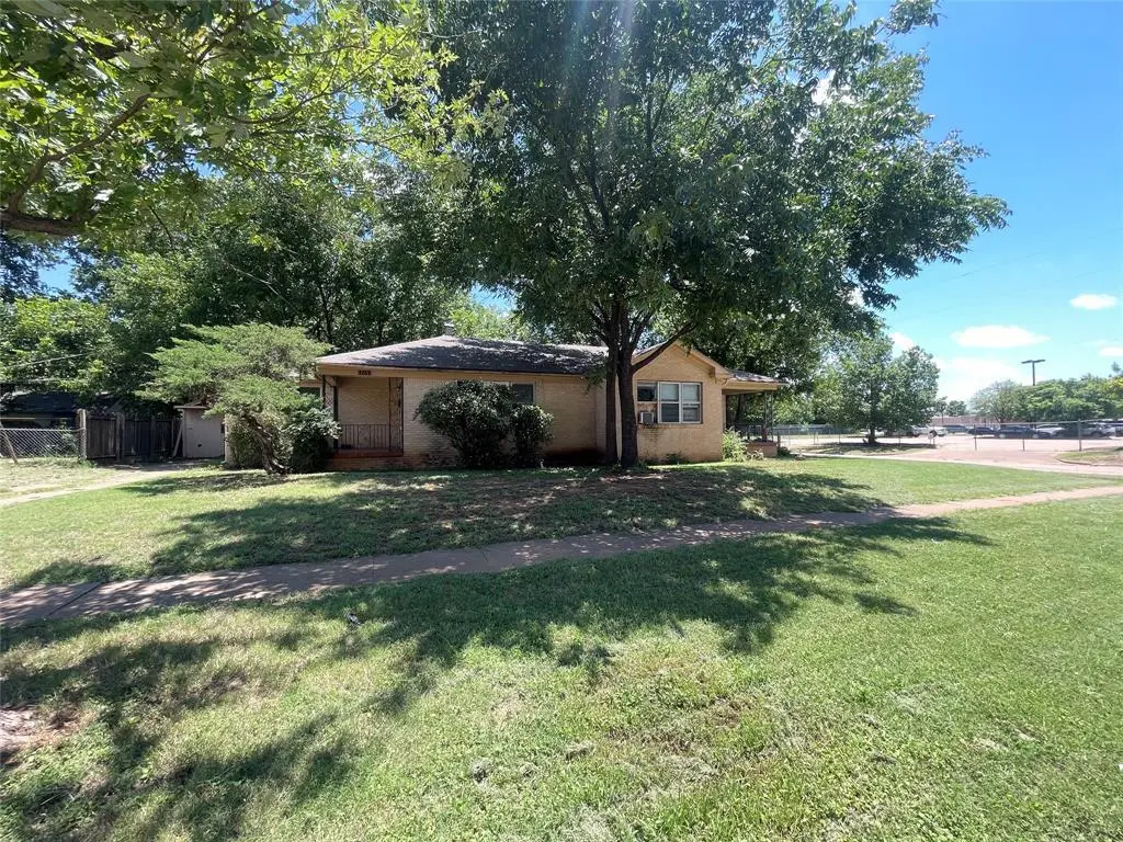 715 Baylor St