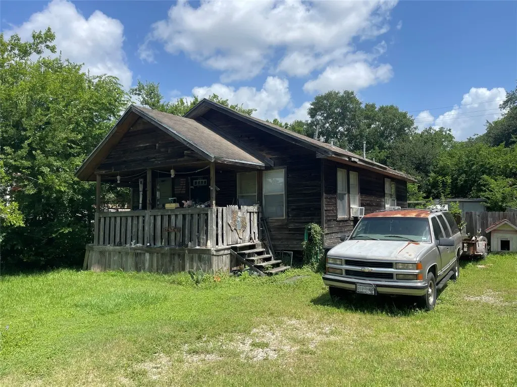 408 Bay Oaks Dr