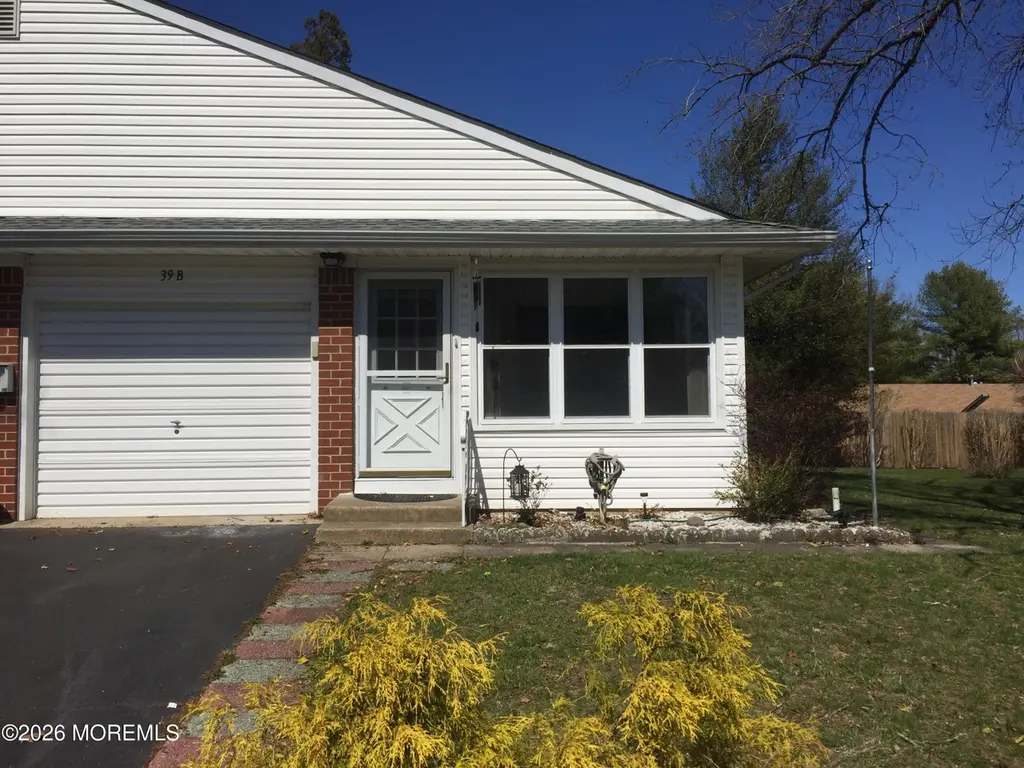 39 Crocus Ln Unit B