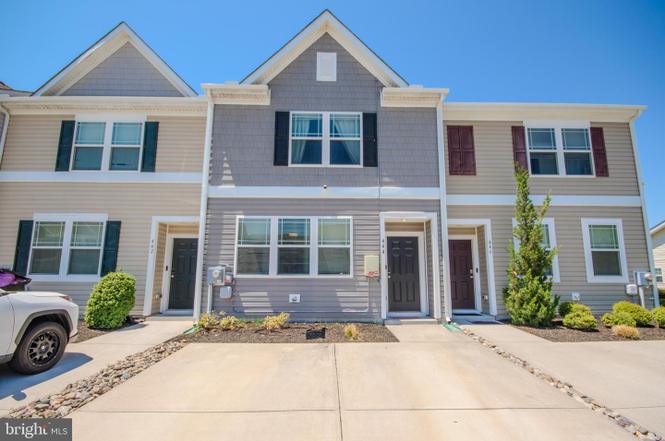 444 Creekbed Cir