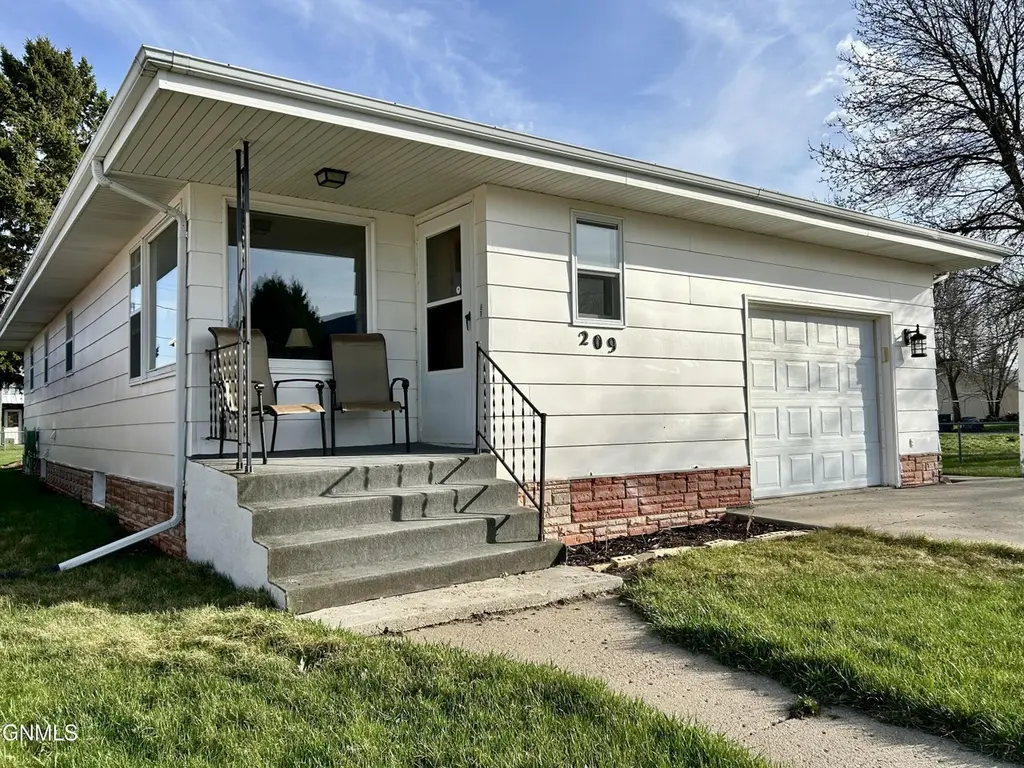 209 Roosevelt Ave