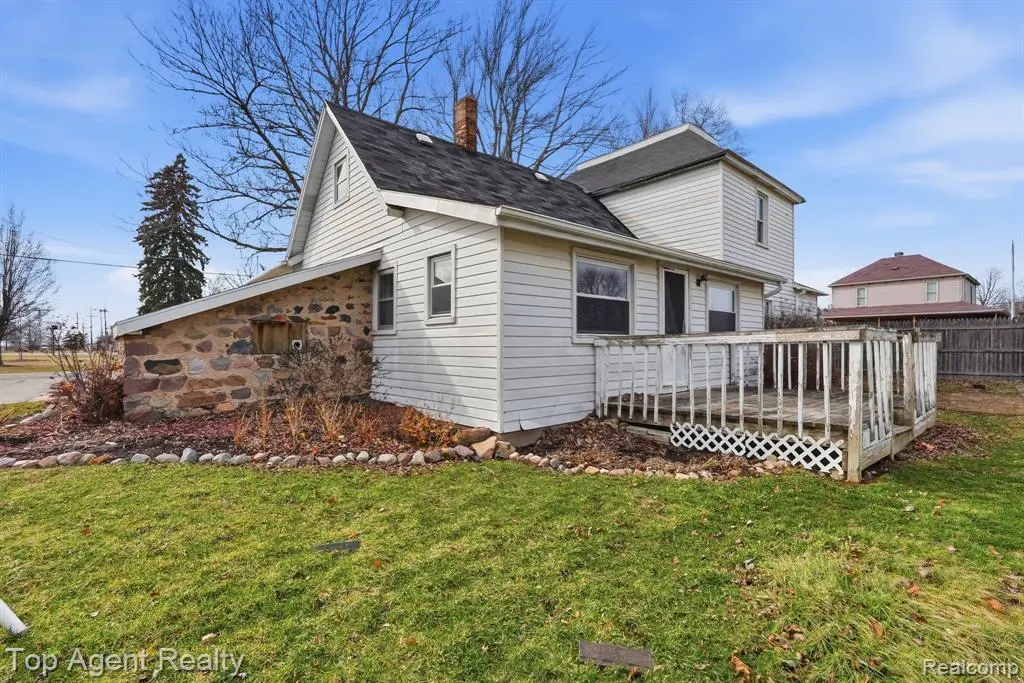 95 W Lapeer St