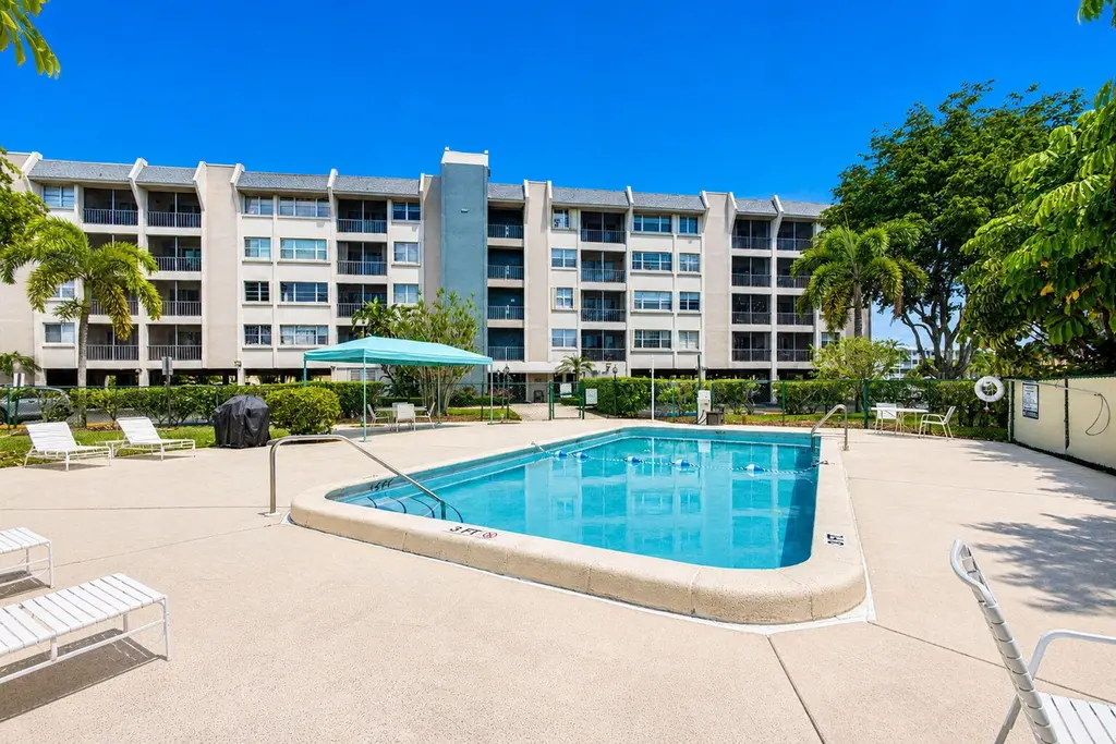505 Spencer Dr #211
