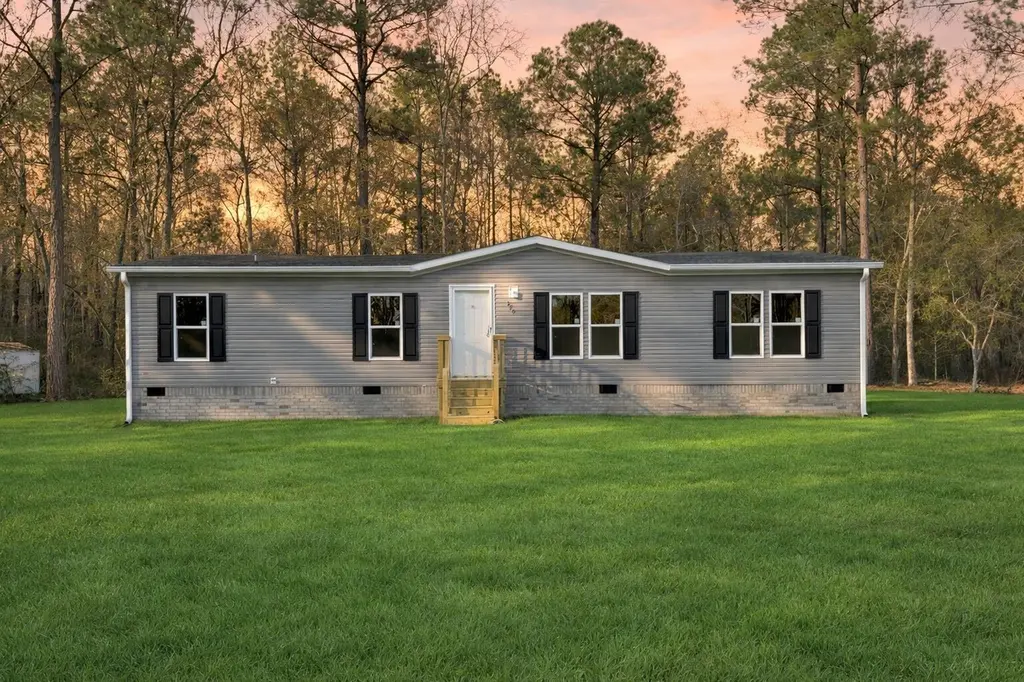 270 Saturn Ln