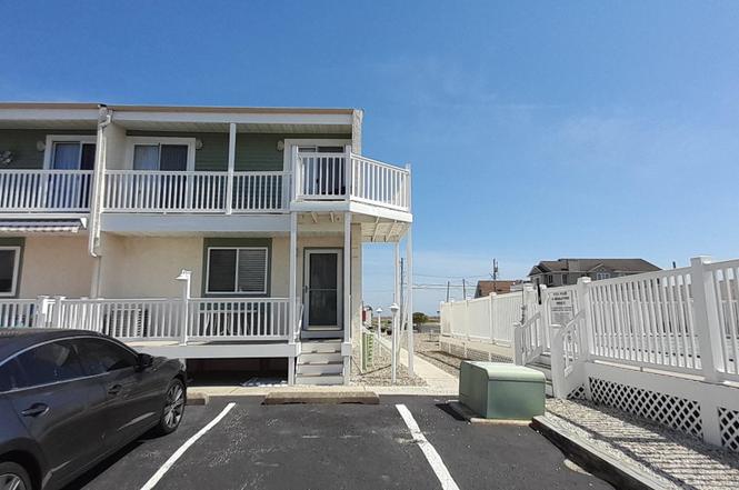510 E Anglesea Dr #15