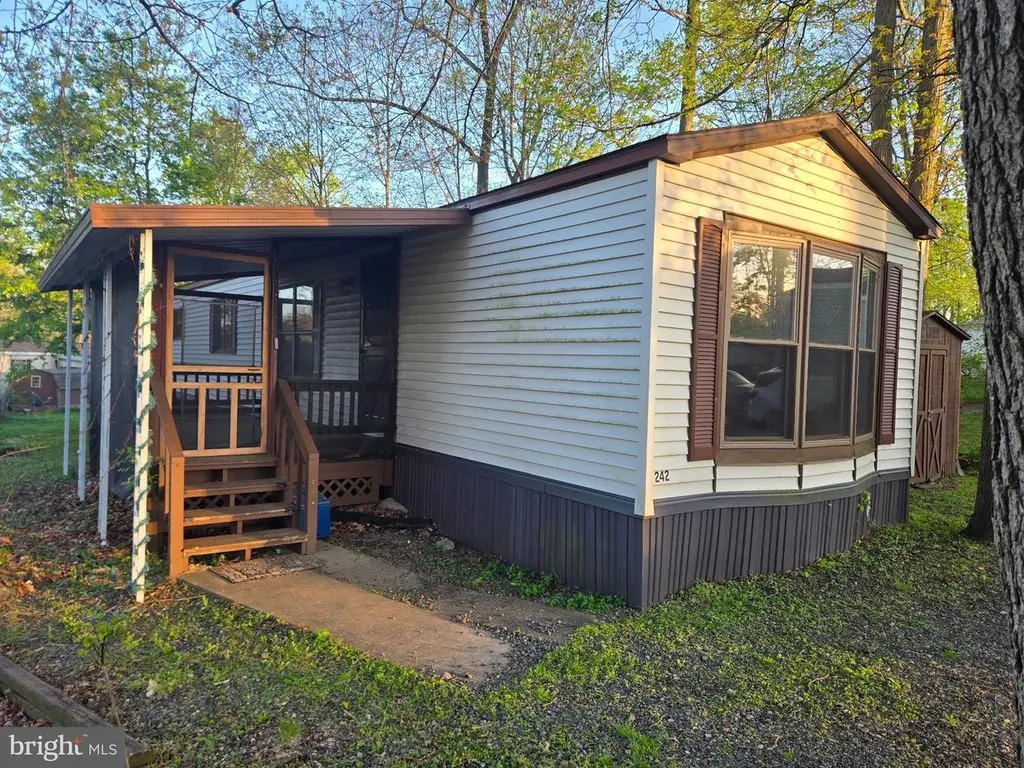242 Dogwood Dr