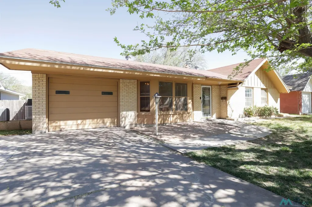 3005 Bandolina Ave