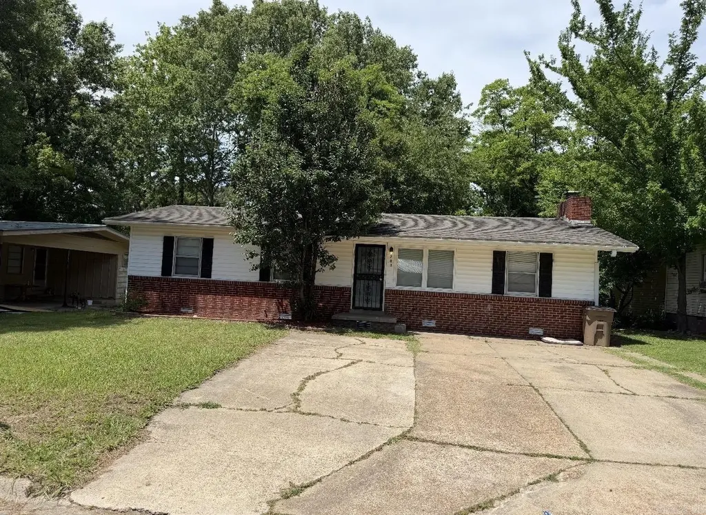 701 Whiteoak