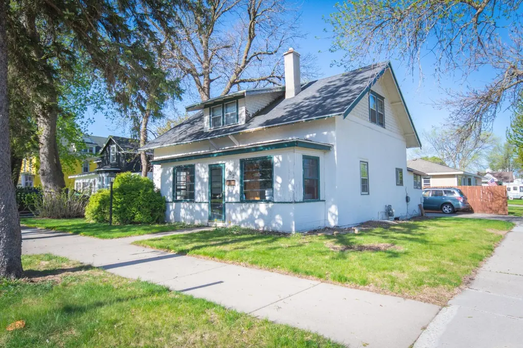402 Maple St