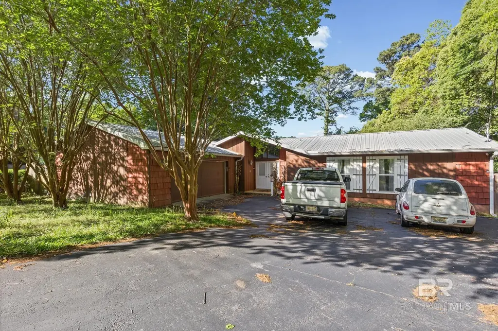 101 Windsor Ct