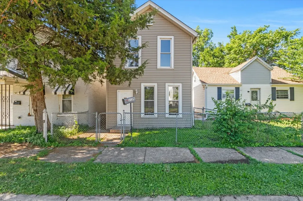 1125 W 5th St