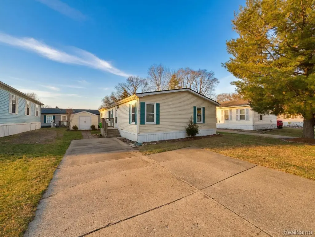 7104 Scarborough Ln
