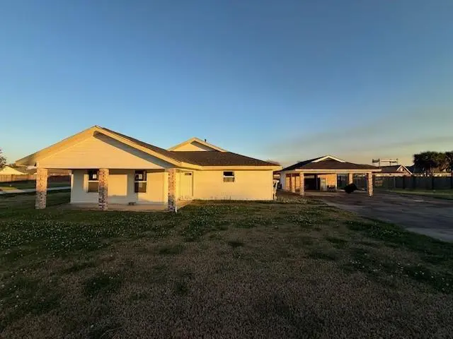 160 E 26th Pl