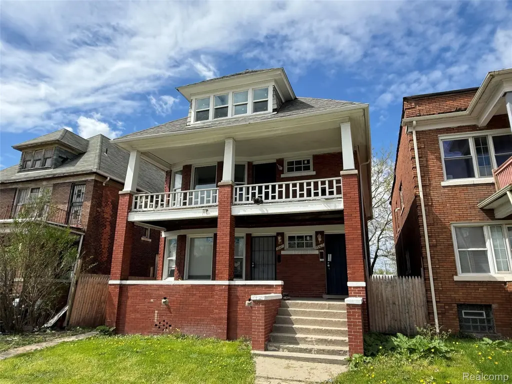1561 W Grand Blvd