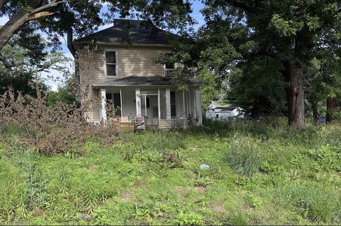 805 7 St
