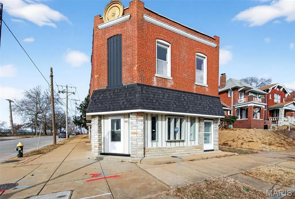 4535 S Grand Blvd