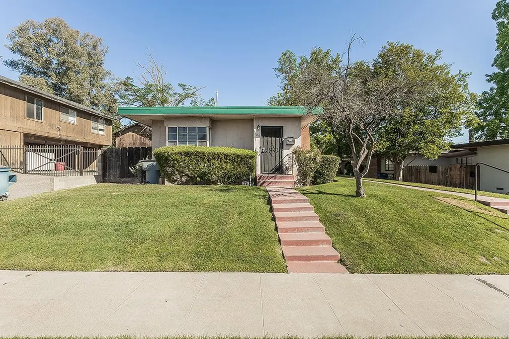 805 E Andrews Ave
