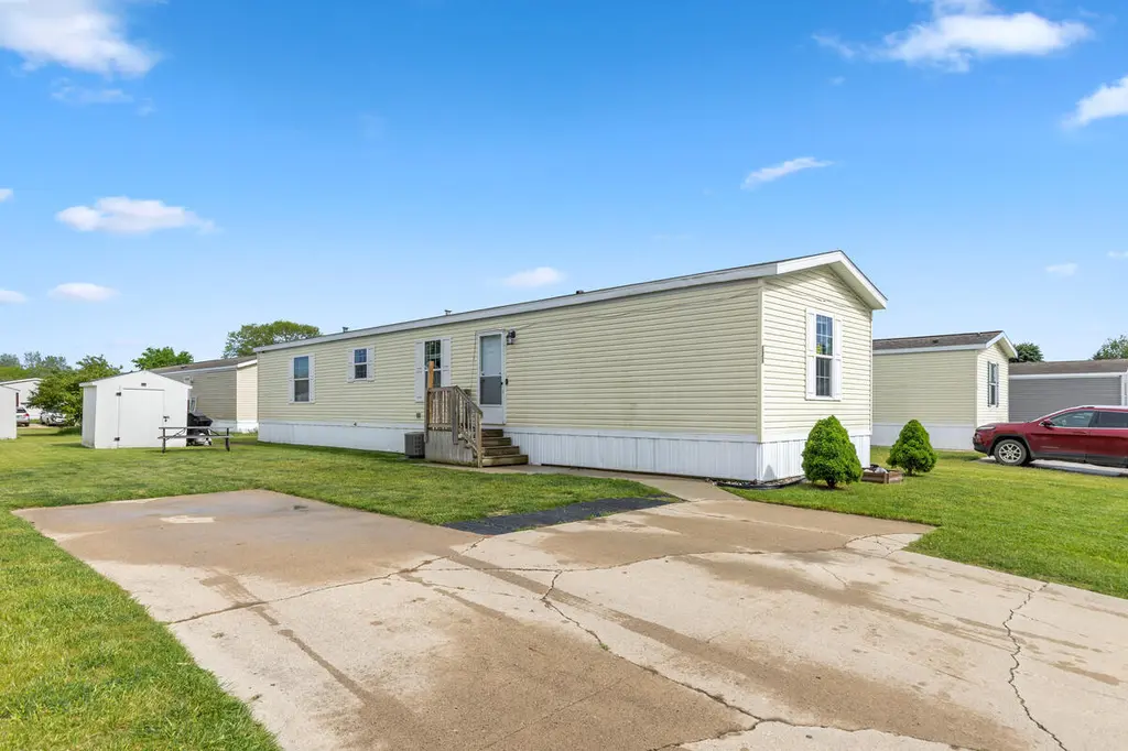 360 E Tuttle Rd #121