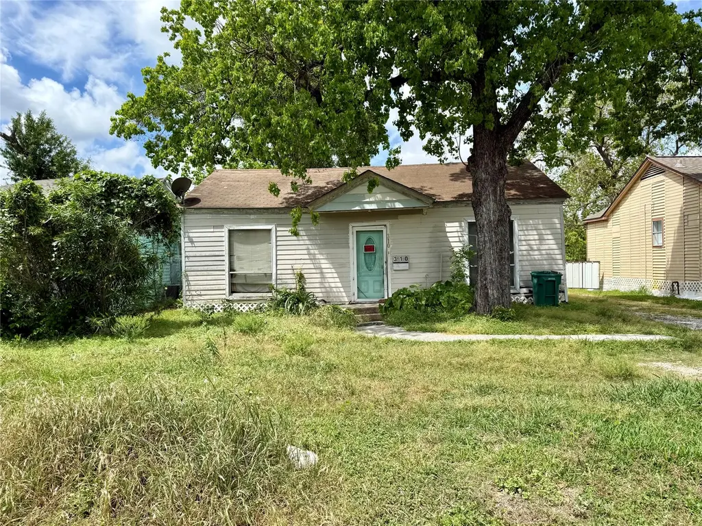 310 Center St