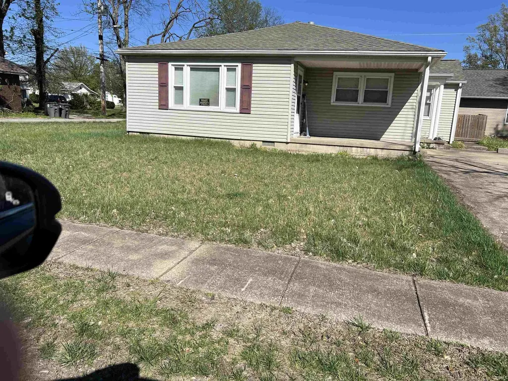 202 Waggoner Ave