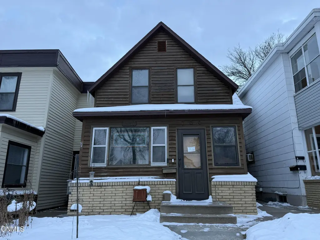 704 N 6th St