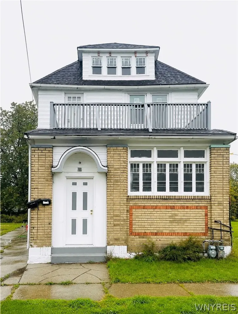 296 Strauss St
