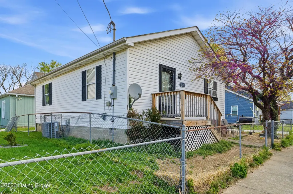 1033 High St