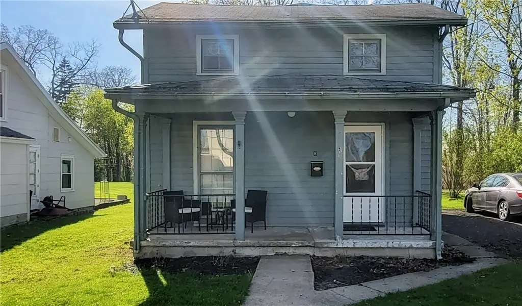 8 E Highland Rd N
