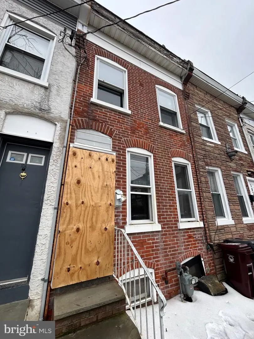 104 Lower Oak St