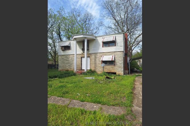 425 W 8th St