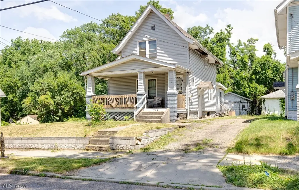 717 Fern St