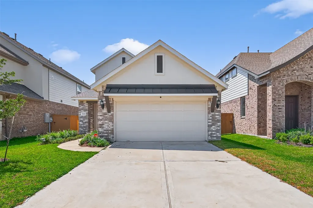 21211 Shore Bluff Dr