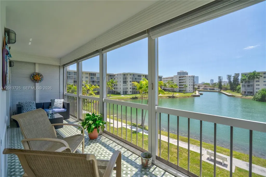2851 Leonard Dr Unit J306