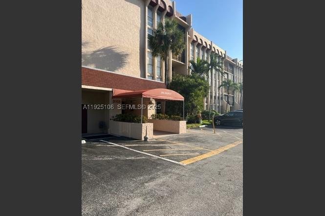 2001 Atlantic Shores Blvd #105