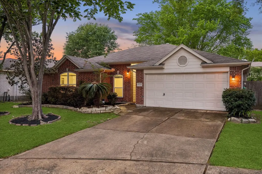 6111 Caroline Green Ct