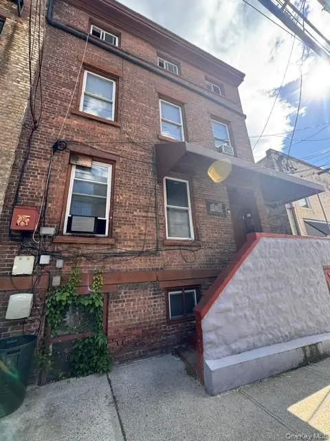 93 Ann St