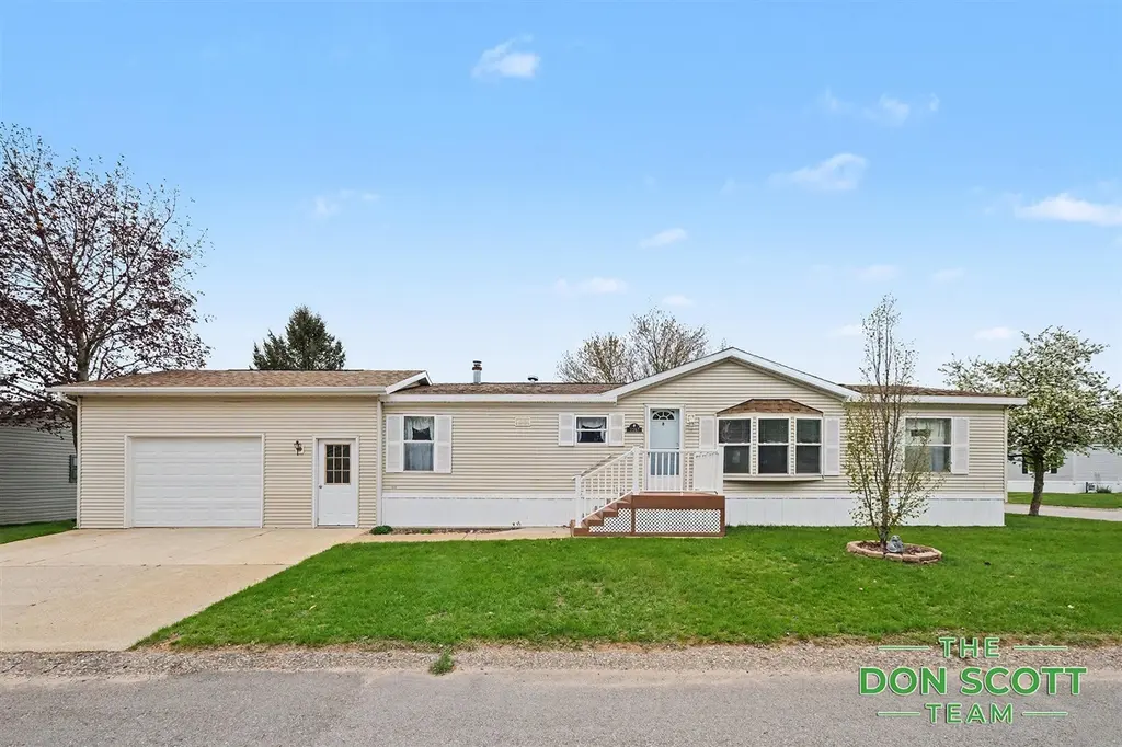 3567 Hollyfield Dr