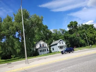 320 W 6th St