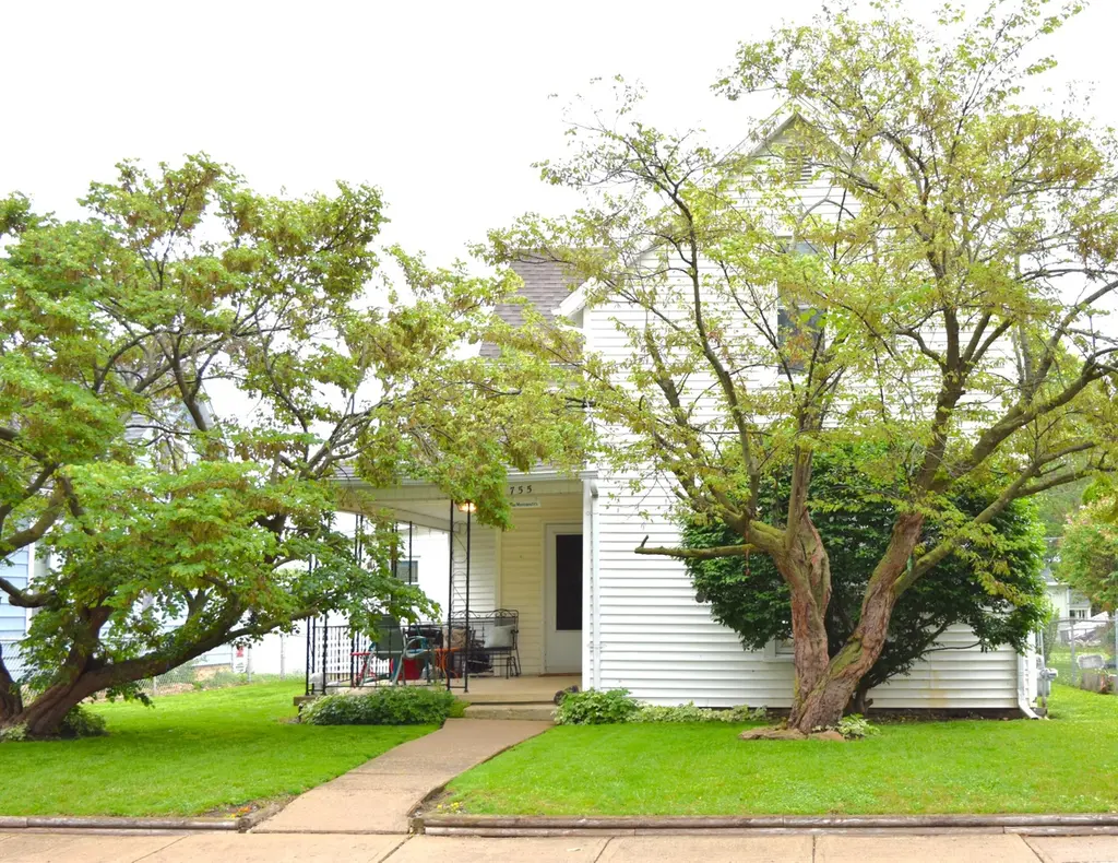 755 Gordon St