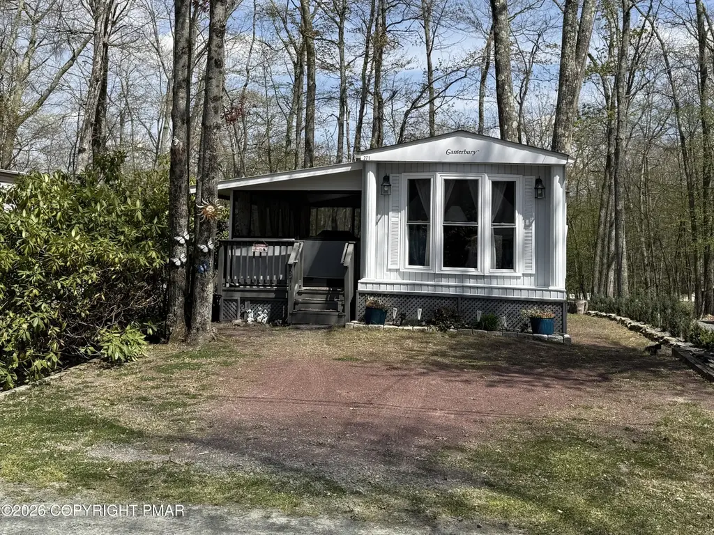 115 Crescent Dr