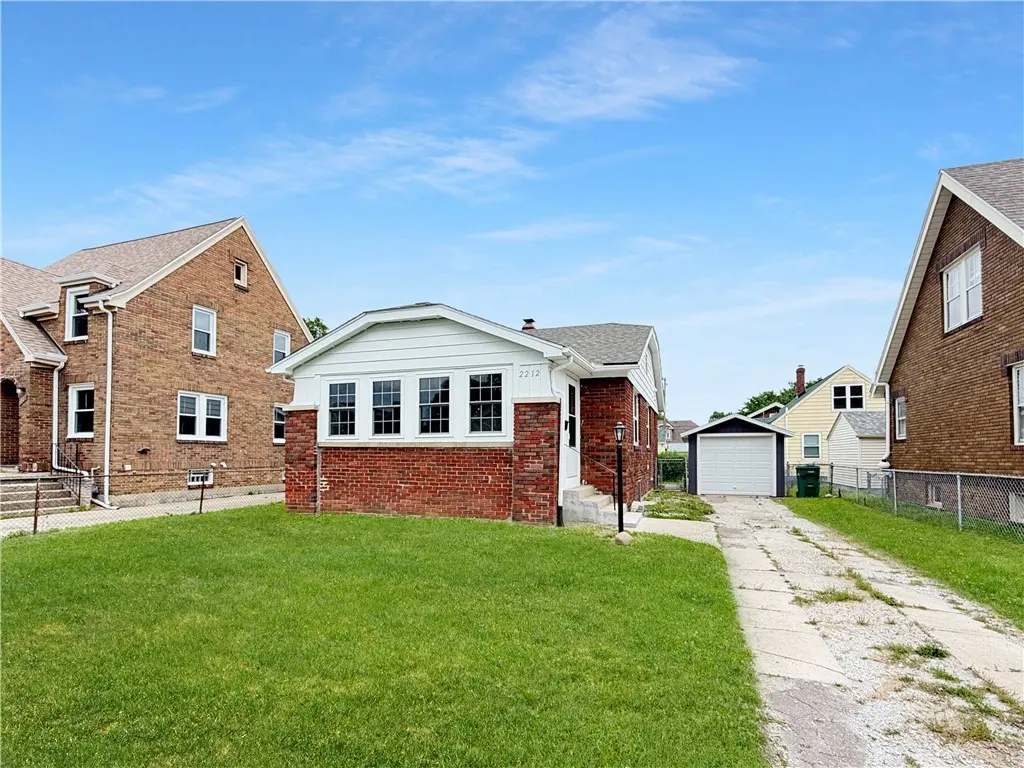 2212 N Main St