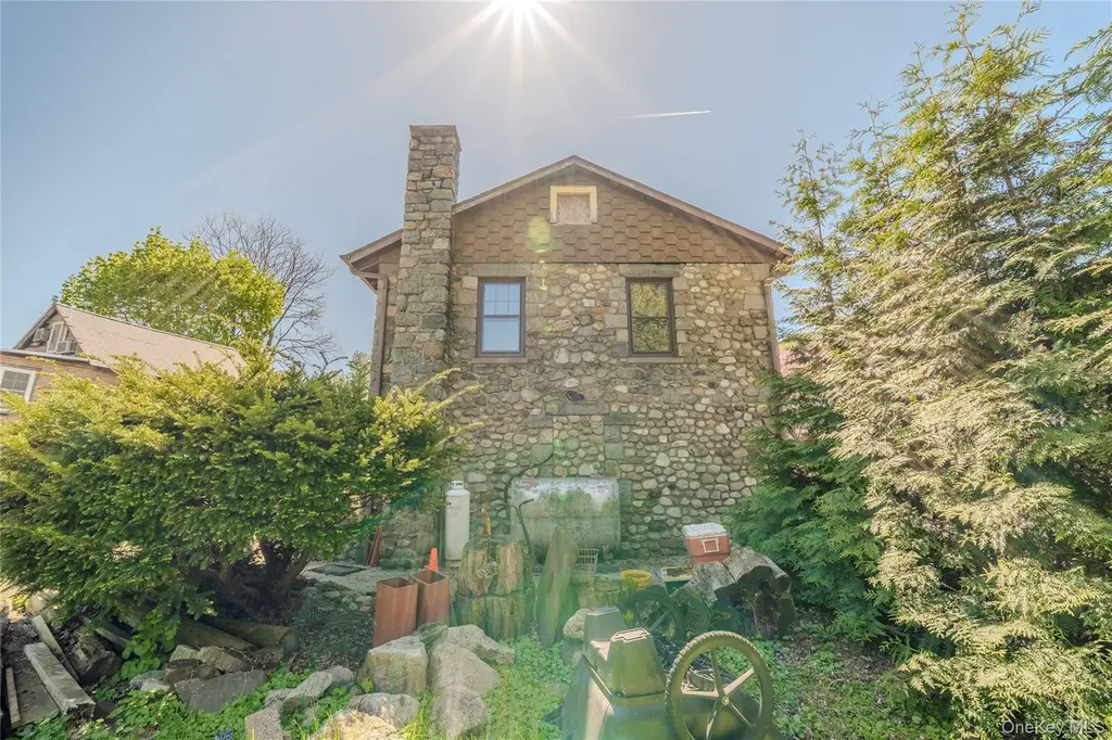 26 Rock St
