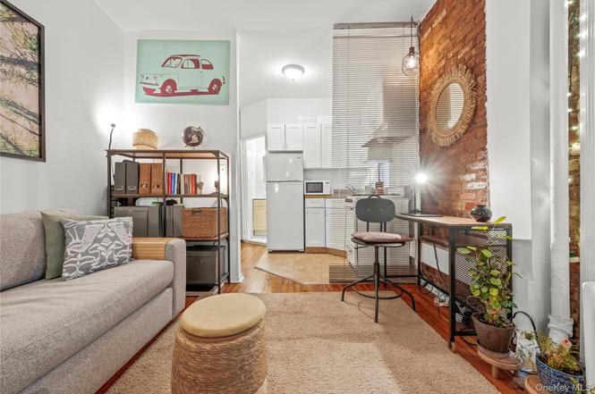 204 W 10th St #7
