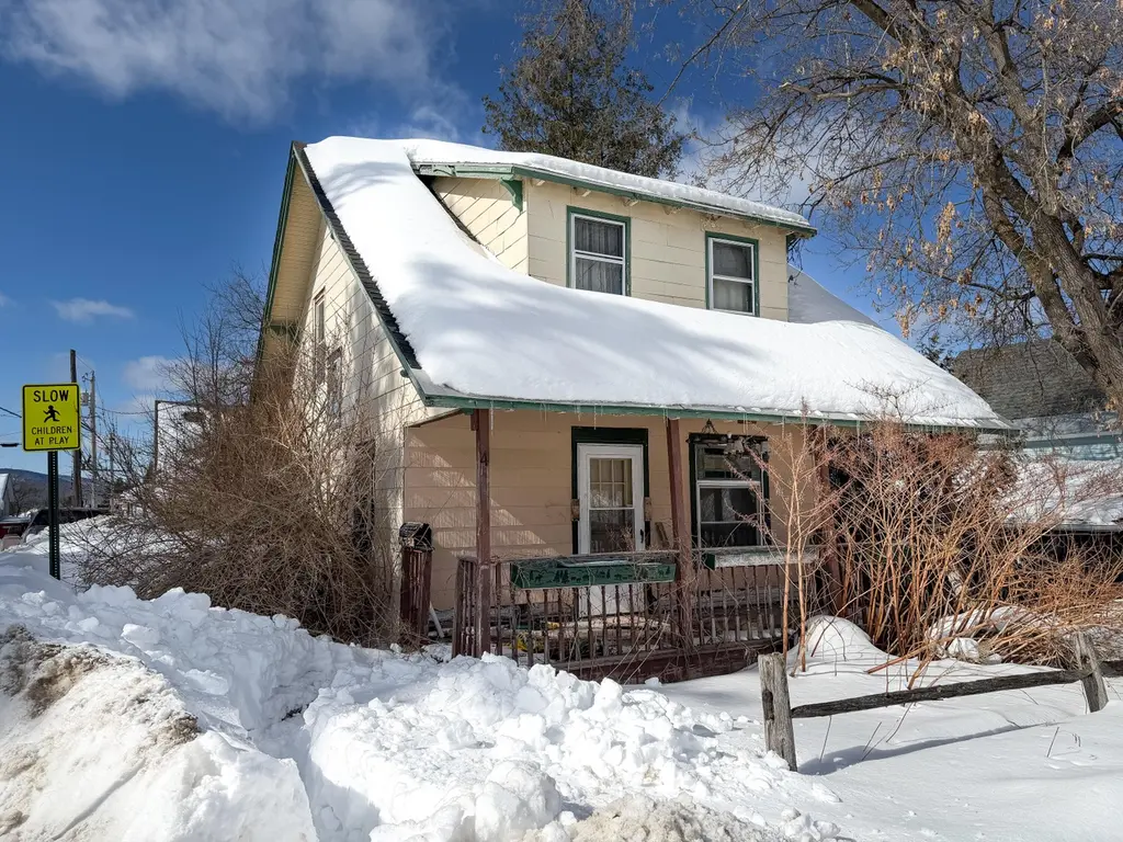 4 Chaney Ave